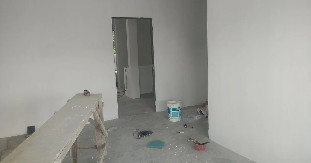 Foto pembangunan atau renovasi rumah sebagai ilustrasi visual