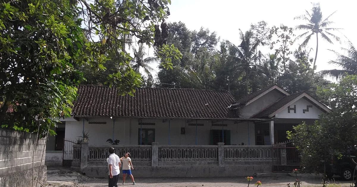 Foto rumah sebagai ilustrasi visual; bukan lokasi proyek Inproland