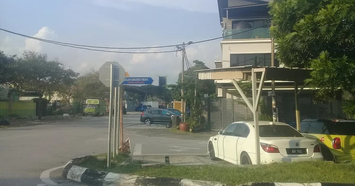 Foto rumah sebagai ilustrasi visual; bukan lokasi proyek Inproland