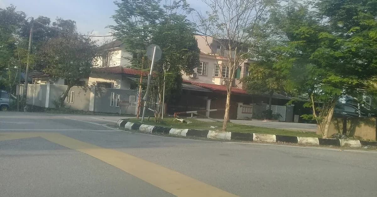 Foto rumah sebagai ilustrasi visual; bukan lokasi proyek Inproland