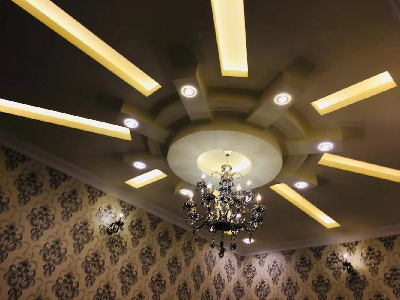 Foto ilustrasi plafon gypsum bertingkat dengan lampu, bukan interior proyek Inproland